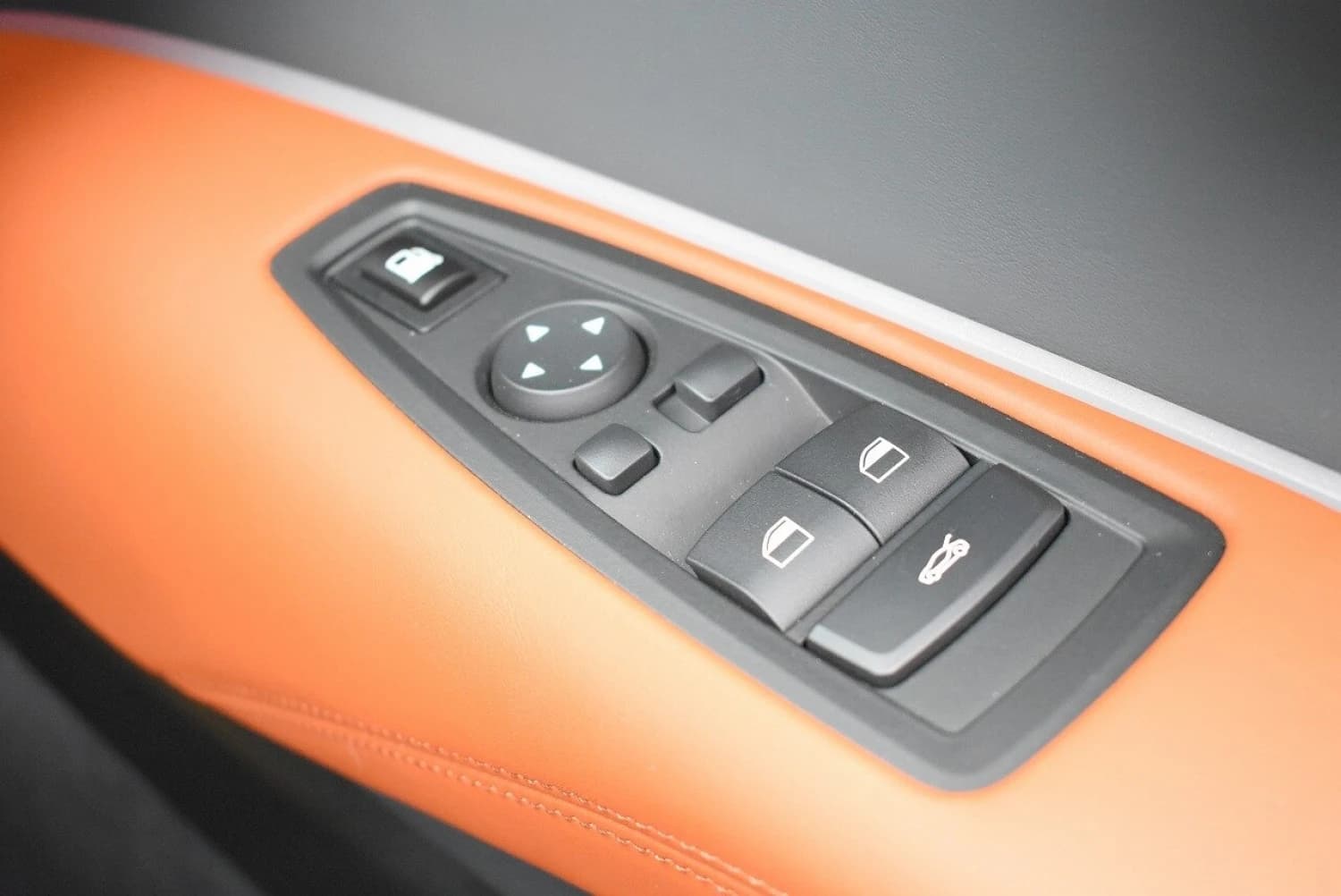 BMW i8 Roadster - фото 21