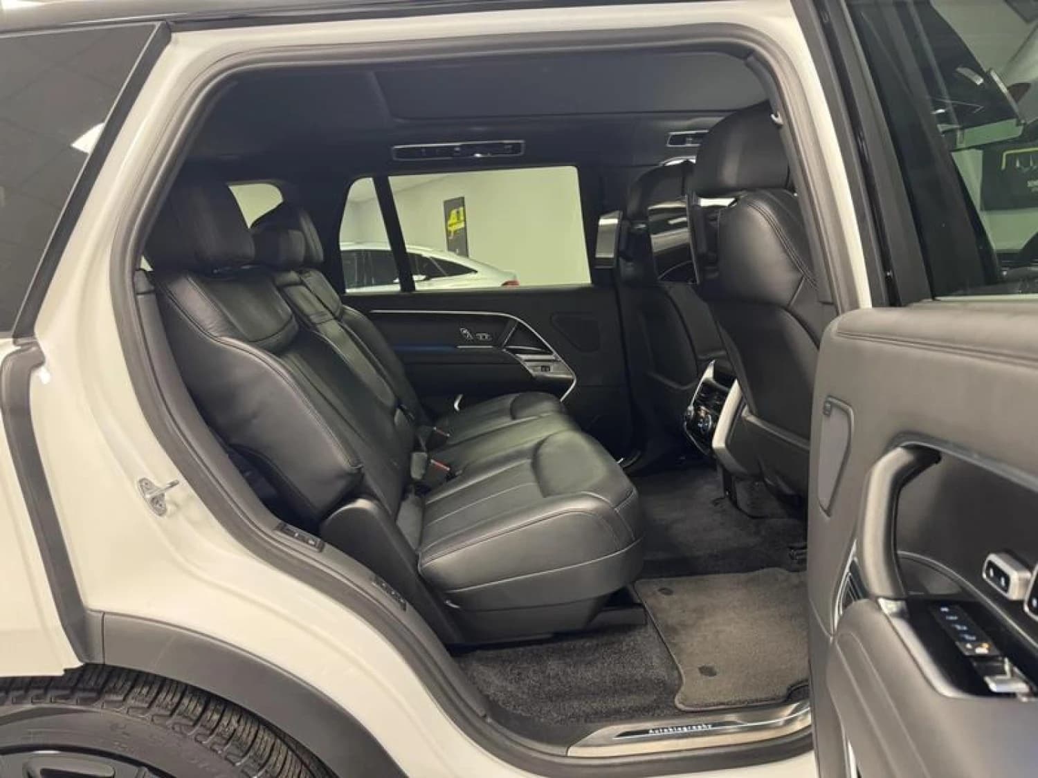 Land Rover Range Rover P400 MHEV Autobiography Long Wheelbase - фото 4