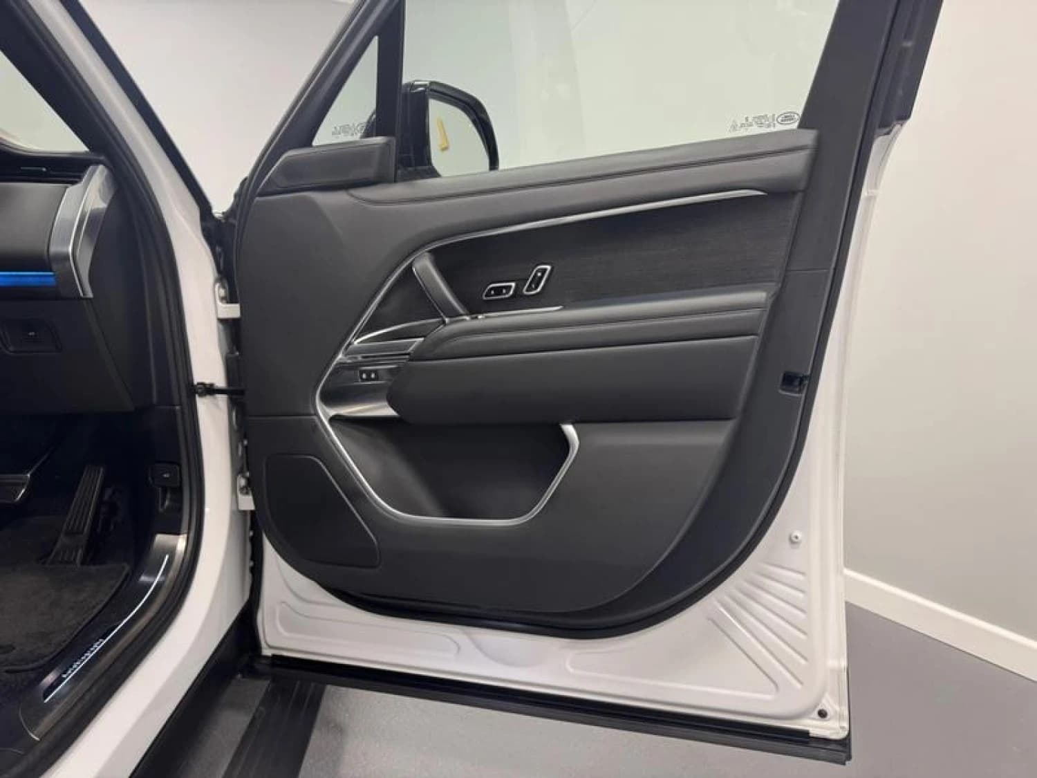 Land Rover Range Rover P400 MHEV Autobiography Long Wheelbase - фото 12