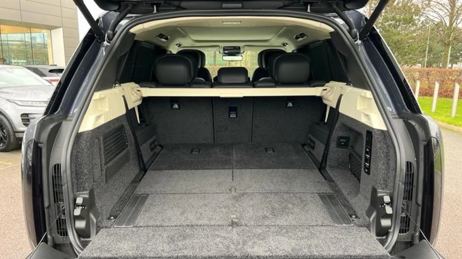 Land Rover Range Rover P400 Autobiography Long Wheelbase - фото 13