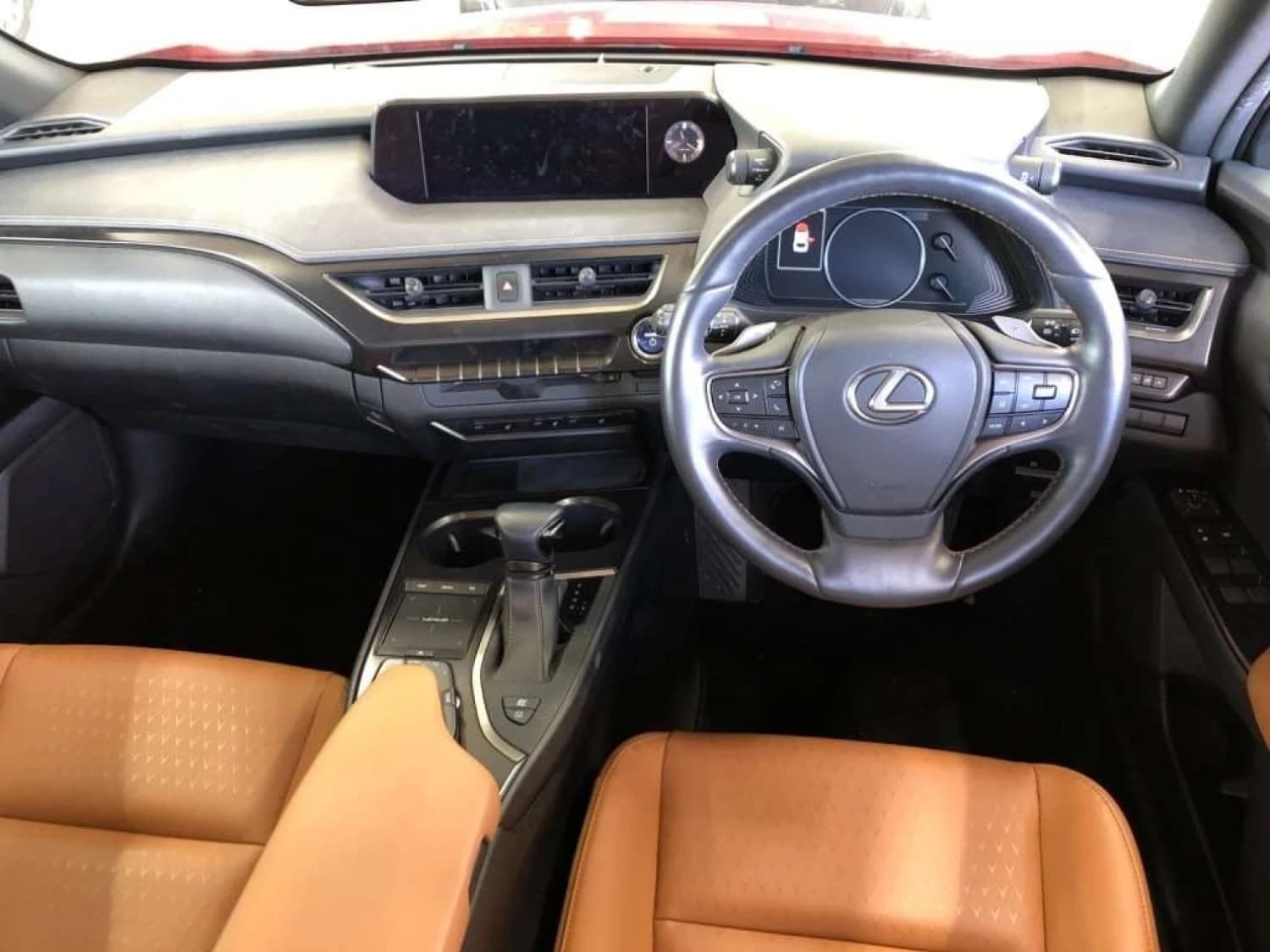 Lexus UX - фото 3