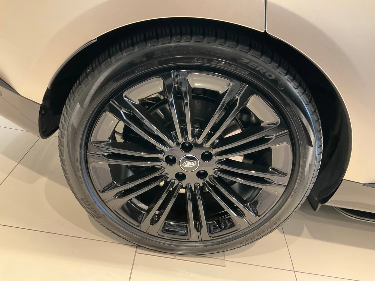 Land Rover Range Rover First Edition P530 Long Wheelbase - фото 28