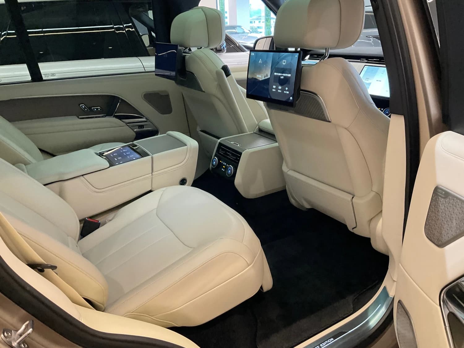 Land Rover Range Rover First Edition P530 Long Wheelbase - фото 5