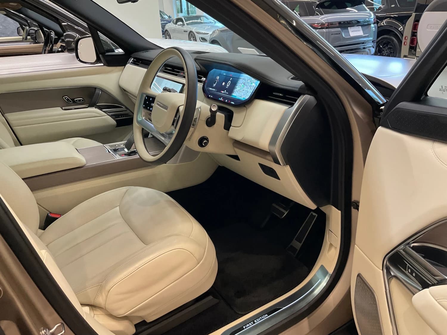 Land Rover Range Rover First Edition P530 Long Wheelbase - фото 4