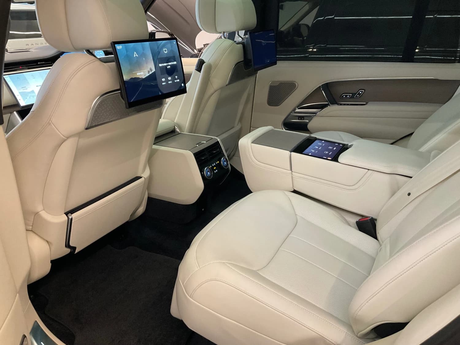 Land Rover Range Rover First Edition P530 Long Wheelbase - фото 16