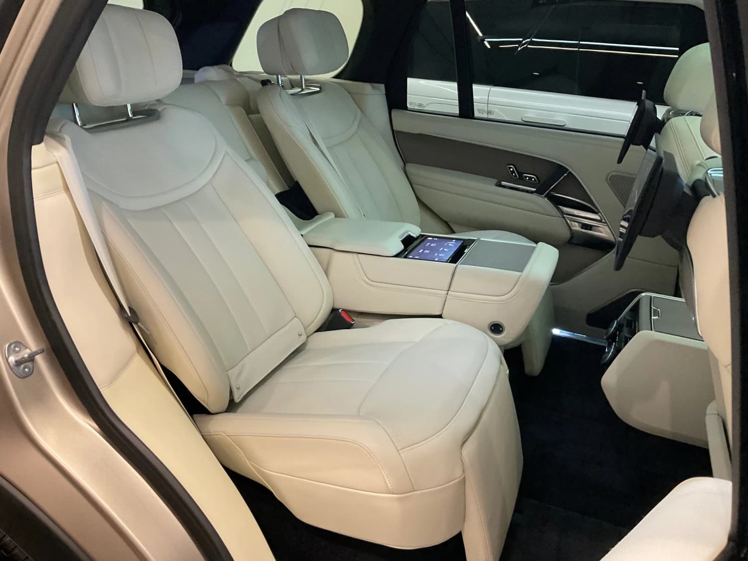 Land Rover Range Rover First Edition P530 Long Wheelbase - фото 20