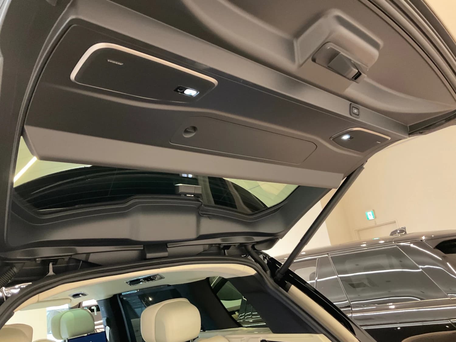 Land Rover Range Rover First Edition P530 Long Wheelbase - фото 23