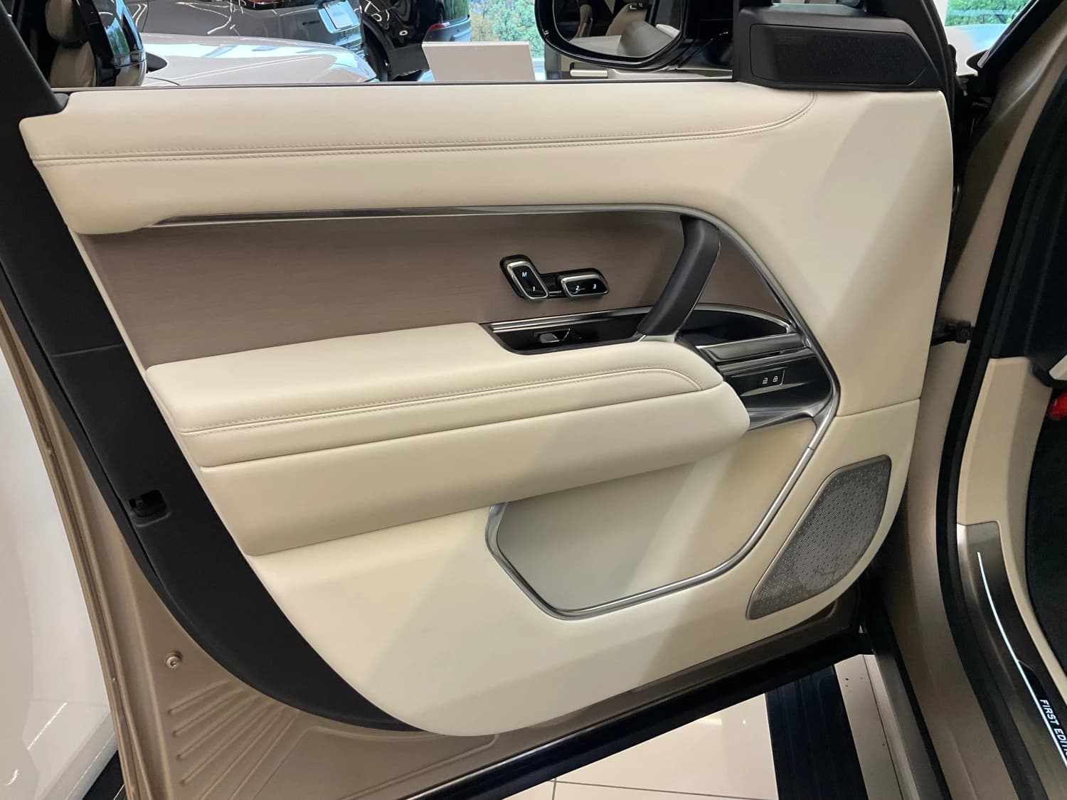 Land Rover Range Rover First Edition P530 Long Wheelbase - фото 27