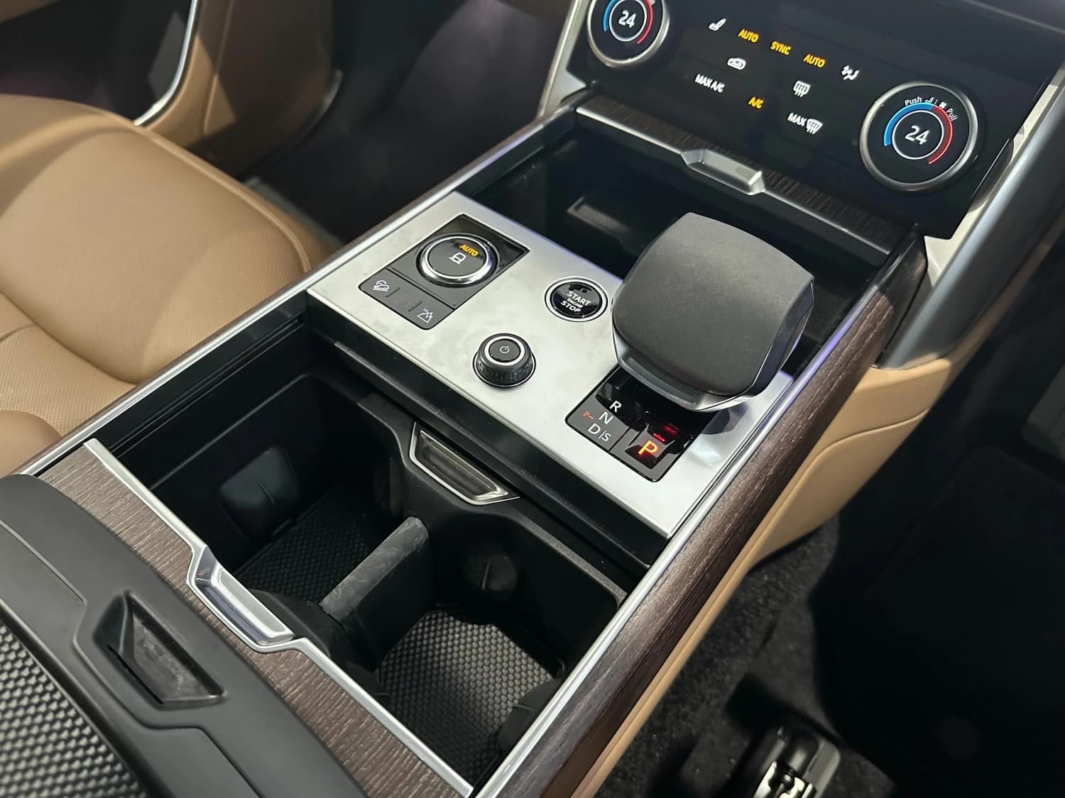 Land Rover Range Rover SE P530 Long Wheelbase - фото 16