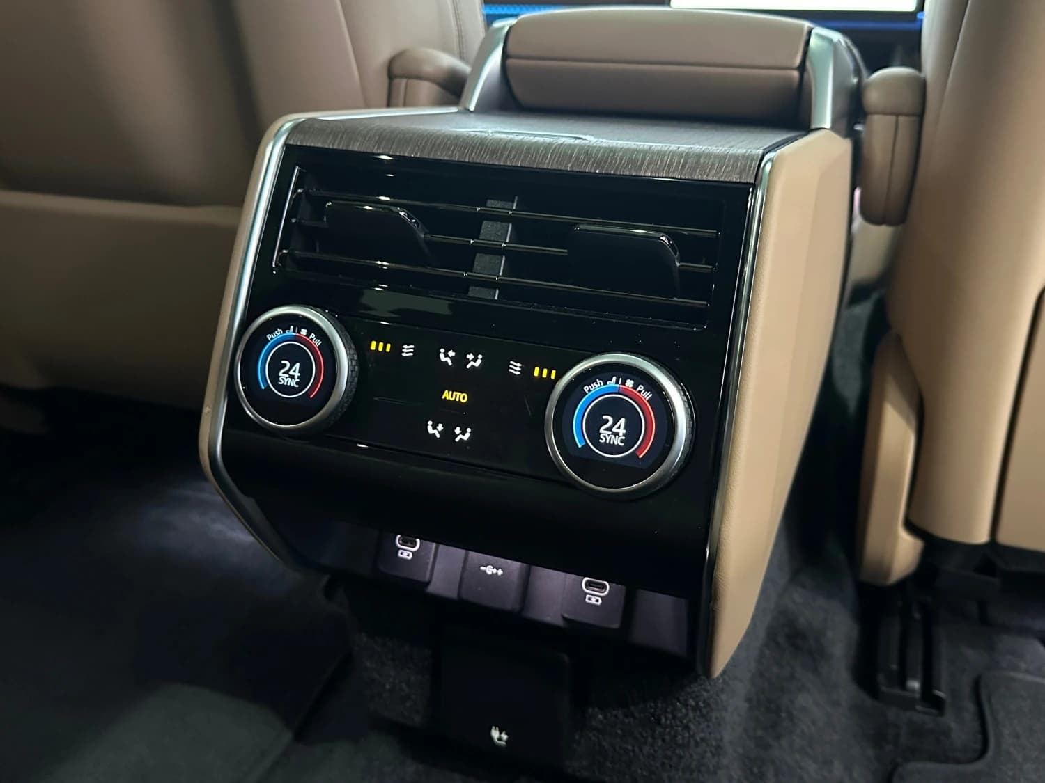 Land Rover Range Rover SE P530 Long Wheelbase - фото 18