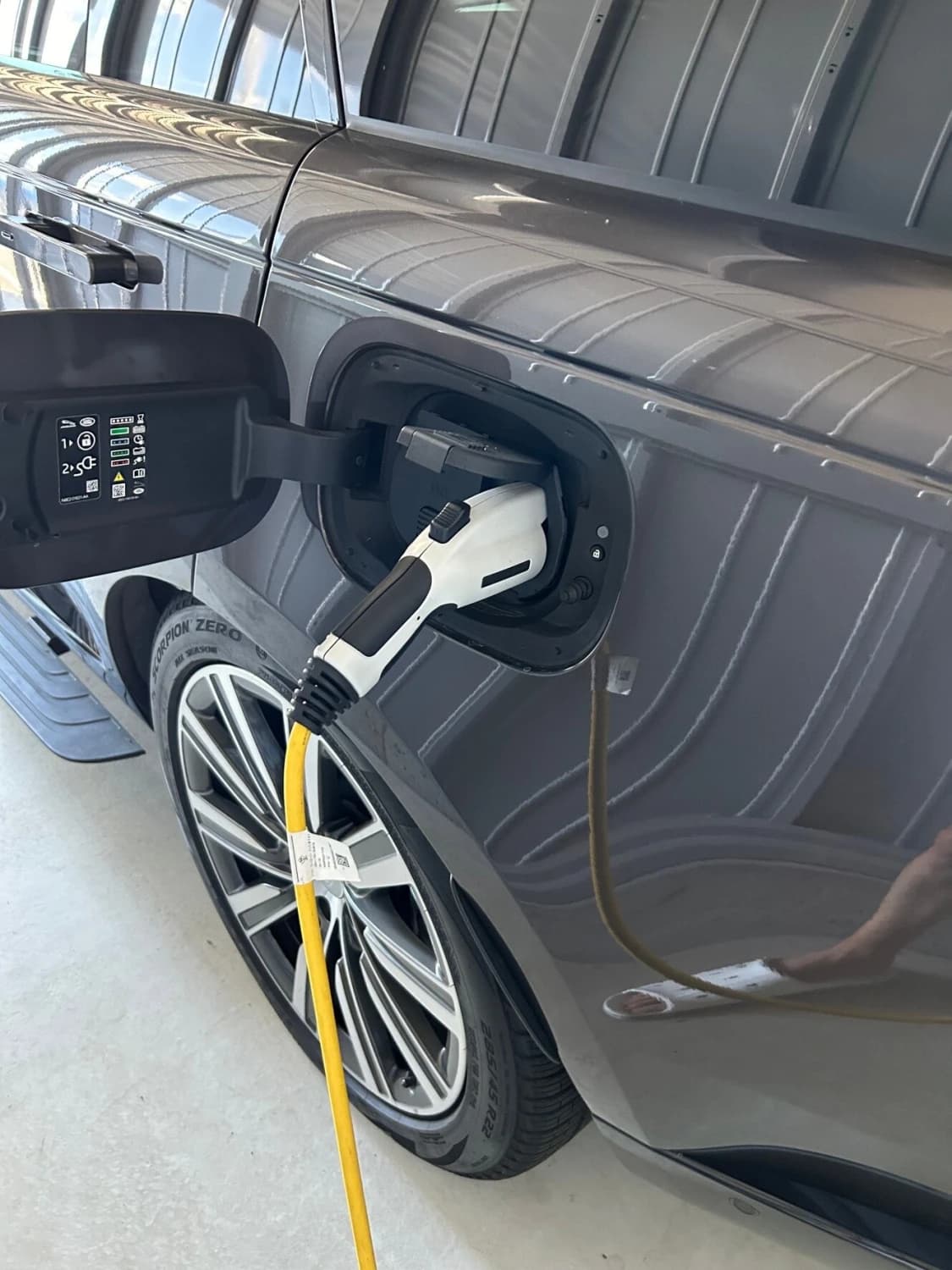 Land Rover Range Rover HSE P440e Long Wheelbase - фото 12