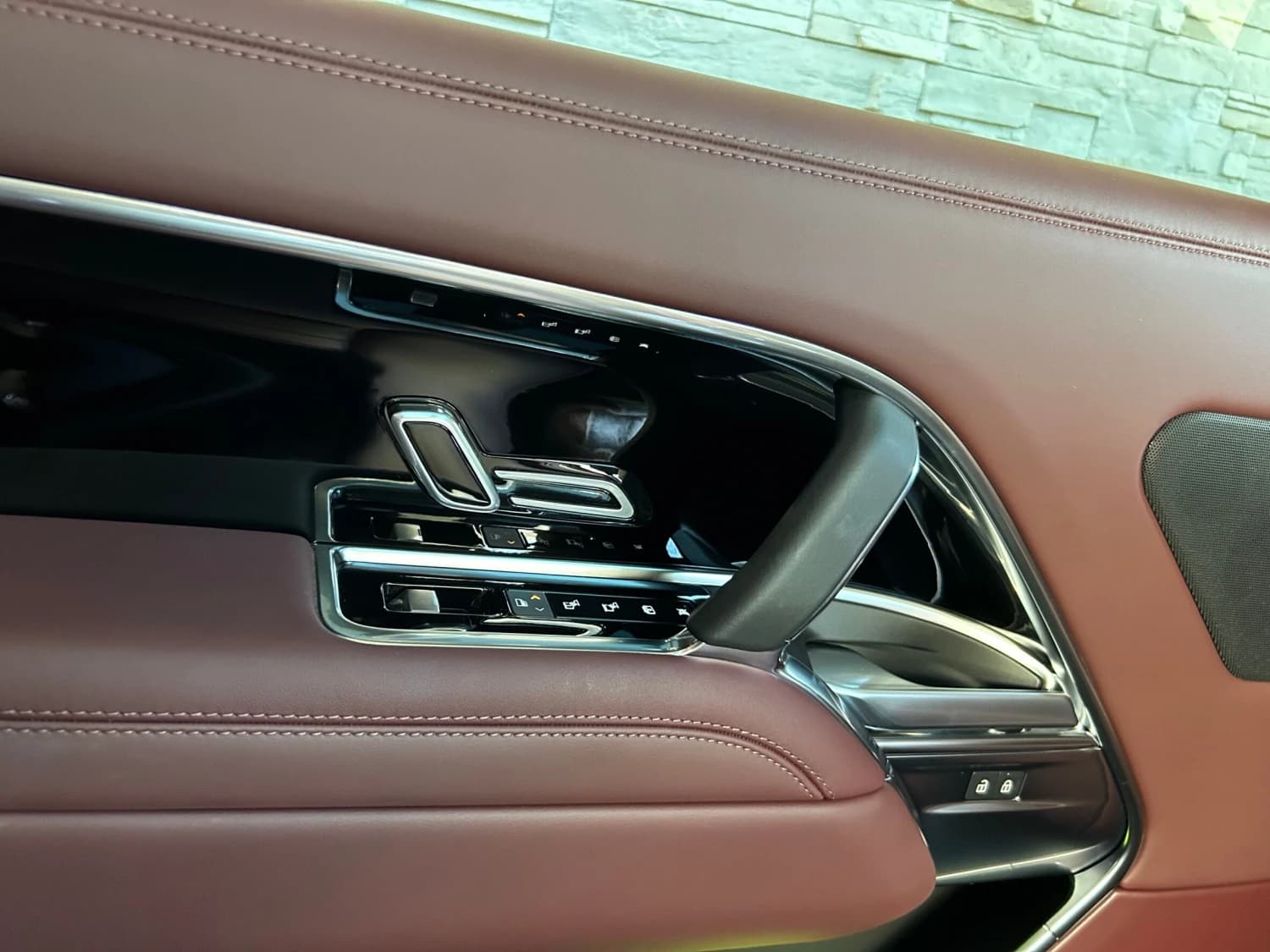 Land Rover Range Rover HSE P440e Long Wheelbase - фото 18