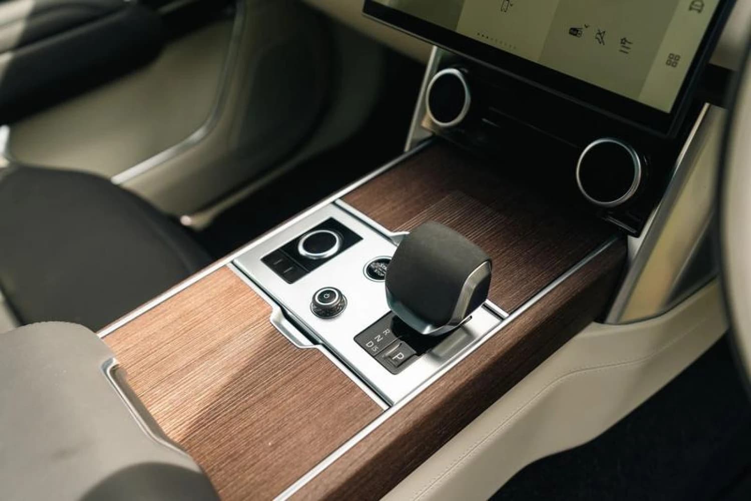 Land Rover Range Rover Autobiography P530 Long Wheelbase - фото 13