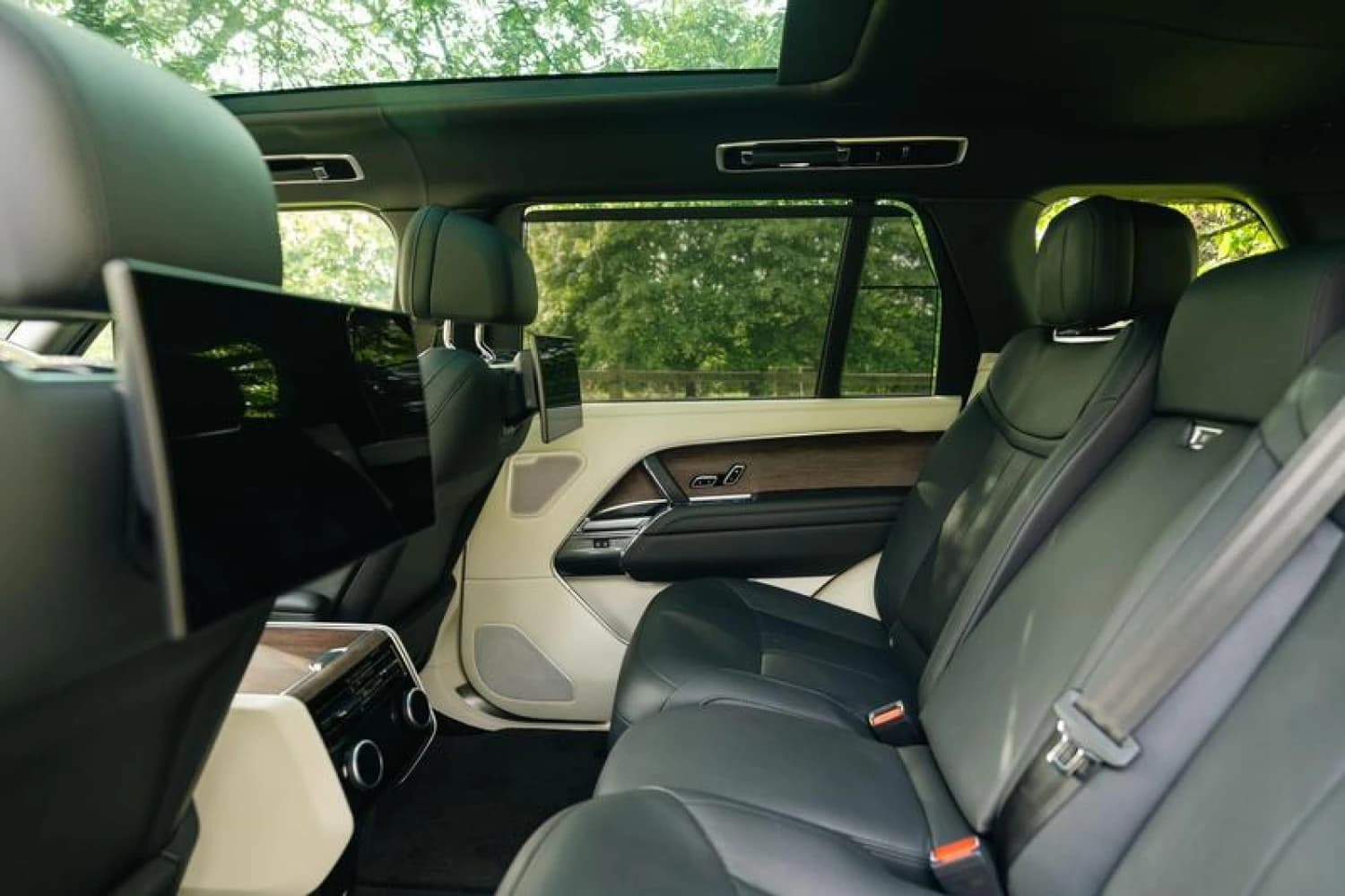 Land Rover Range Rover Autobiography P530 Long Wheelbase - фото 17