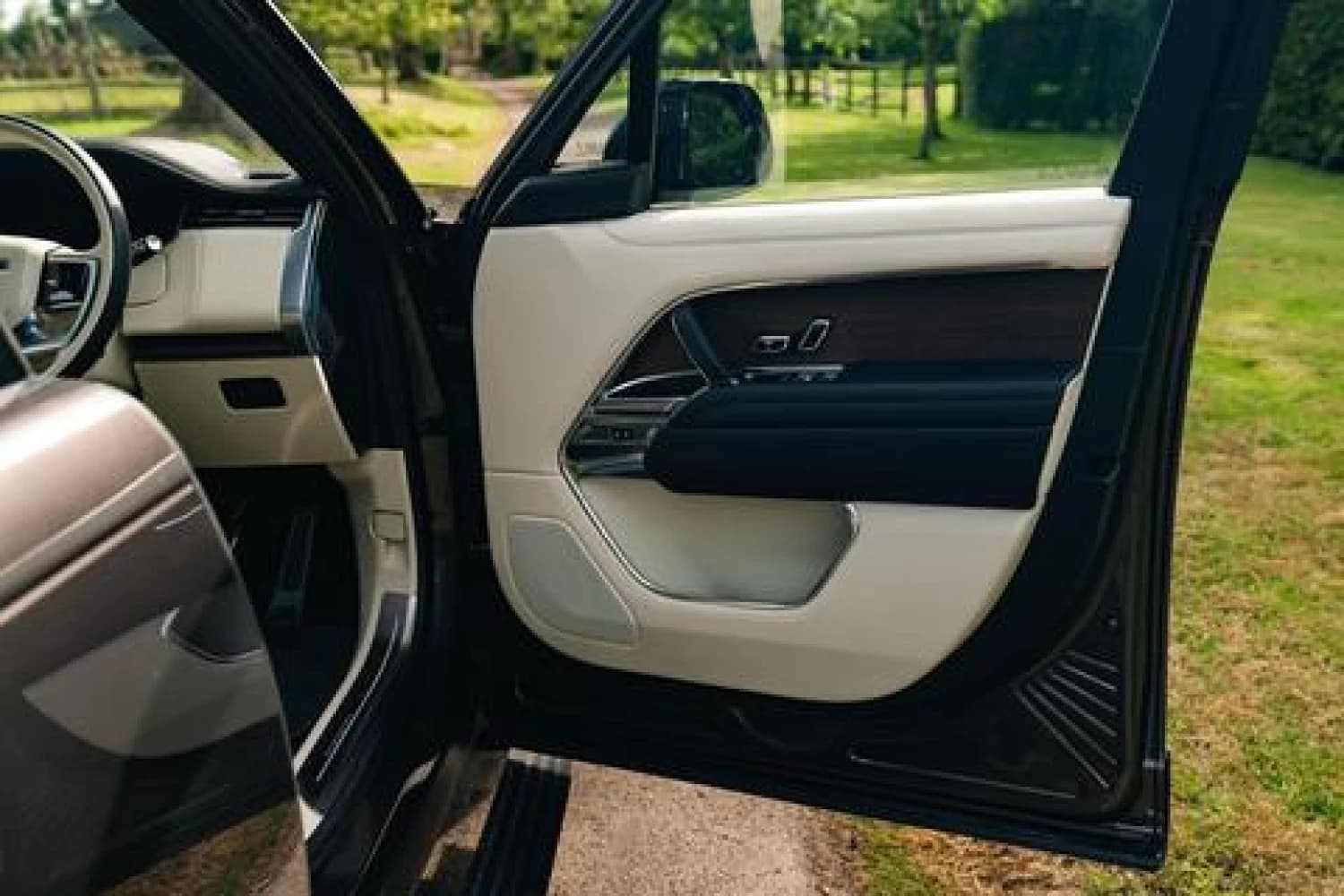 Land Rover Range Rover Autobiography P530 Long Wheelbase - фото 21