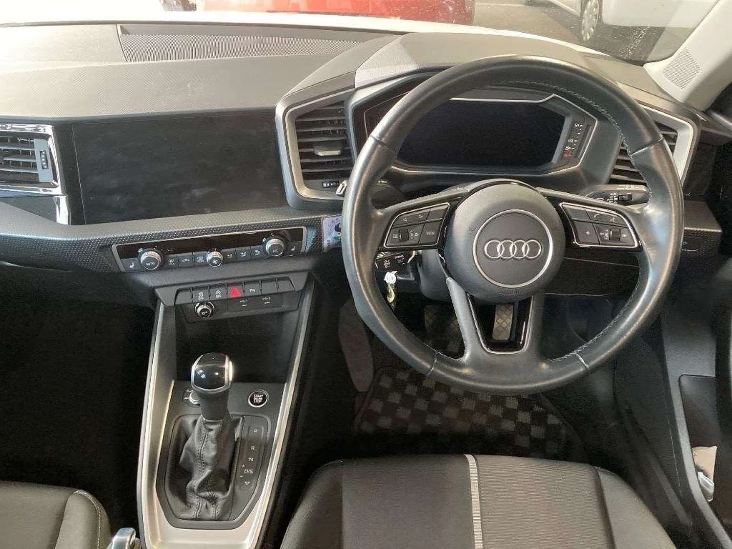 Audi A1 25 TFSI - фото 2