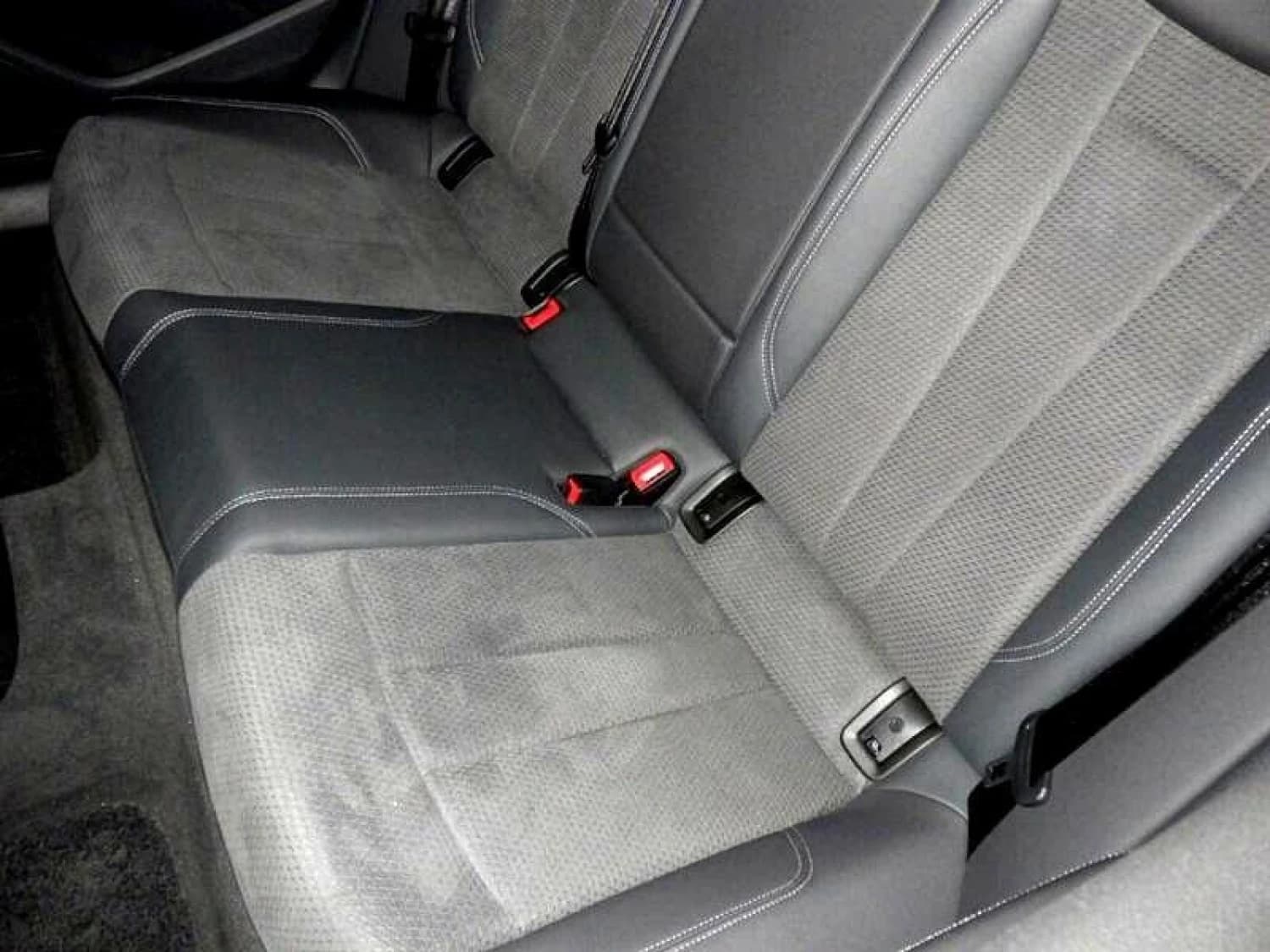 Audi A4 35TFSI S Line - фото 3