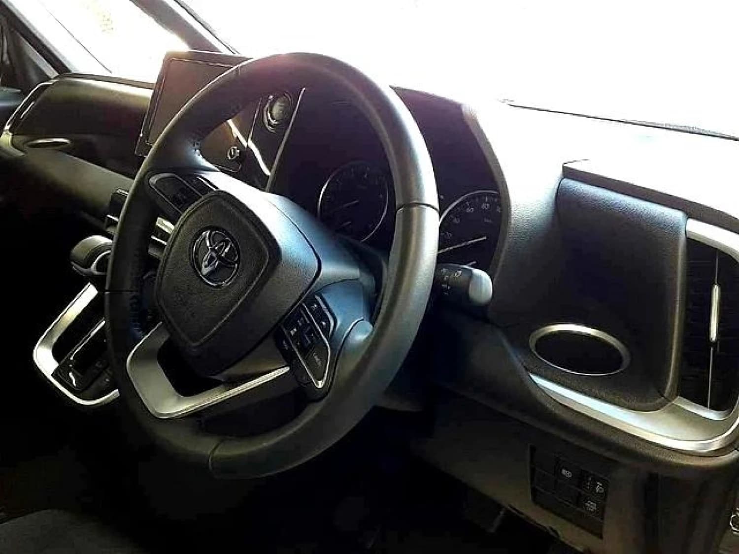 Toyota Voxy S-G - фото 2