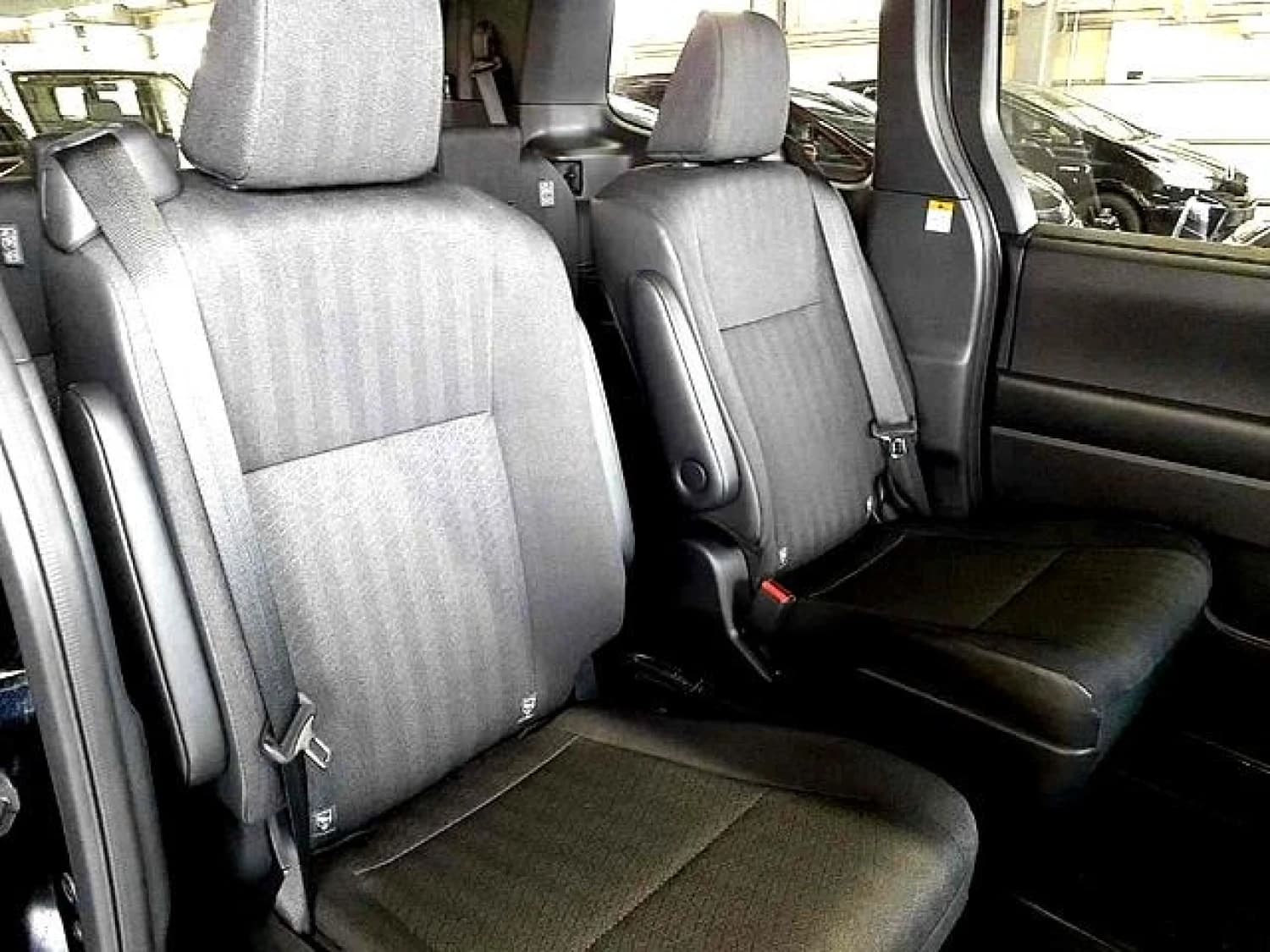 Toyota Voxy S-G - фото 3