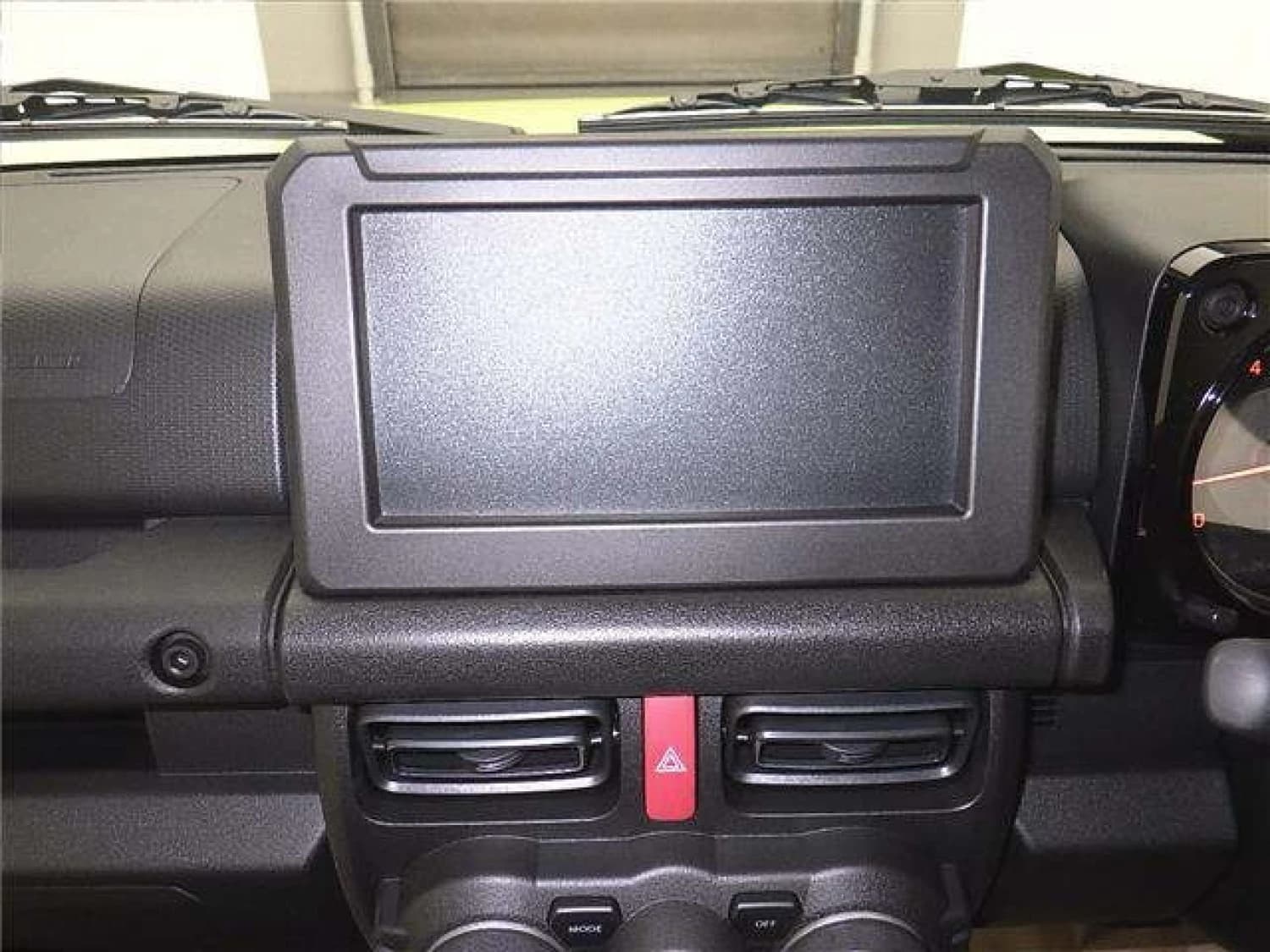 Suzuki Jimny XC - фото 7