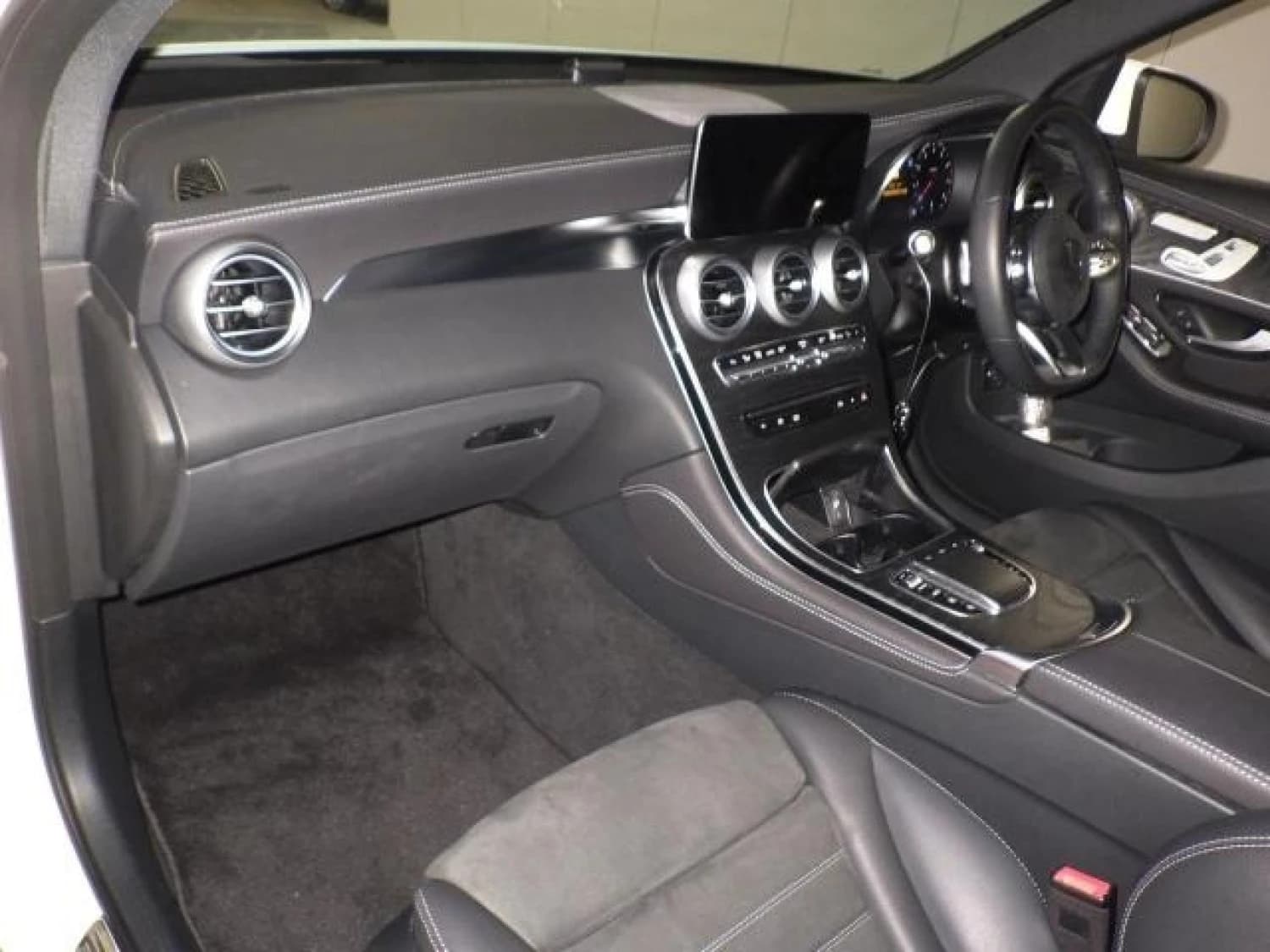 Mercedes GLC-class AMG Line 300 - фото 3