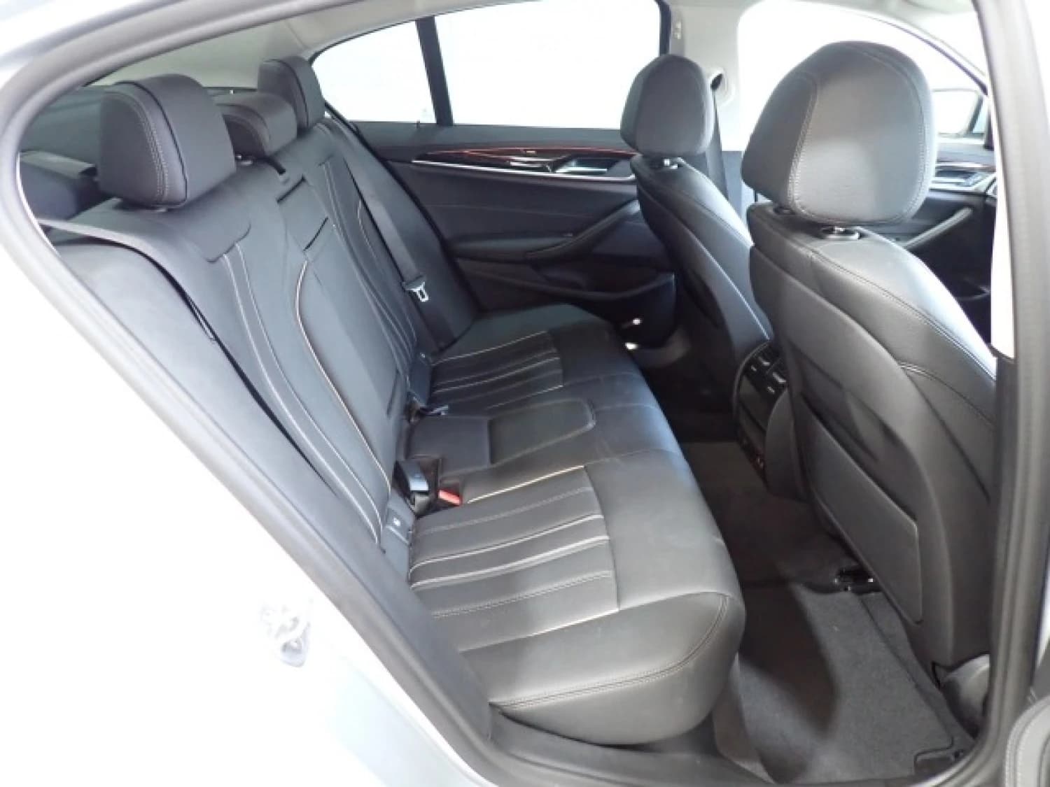 BMW 5 series - фото 4