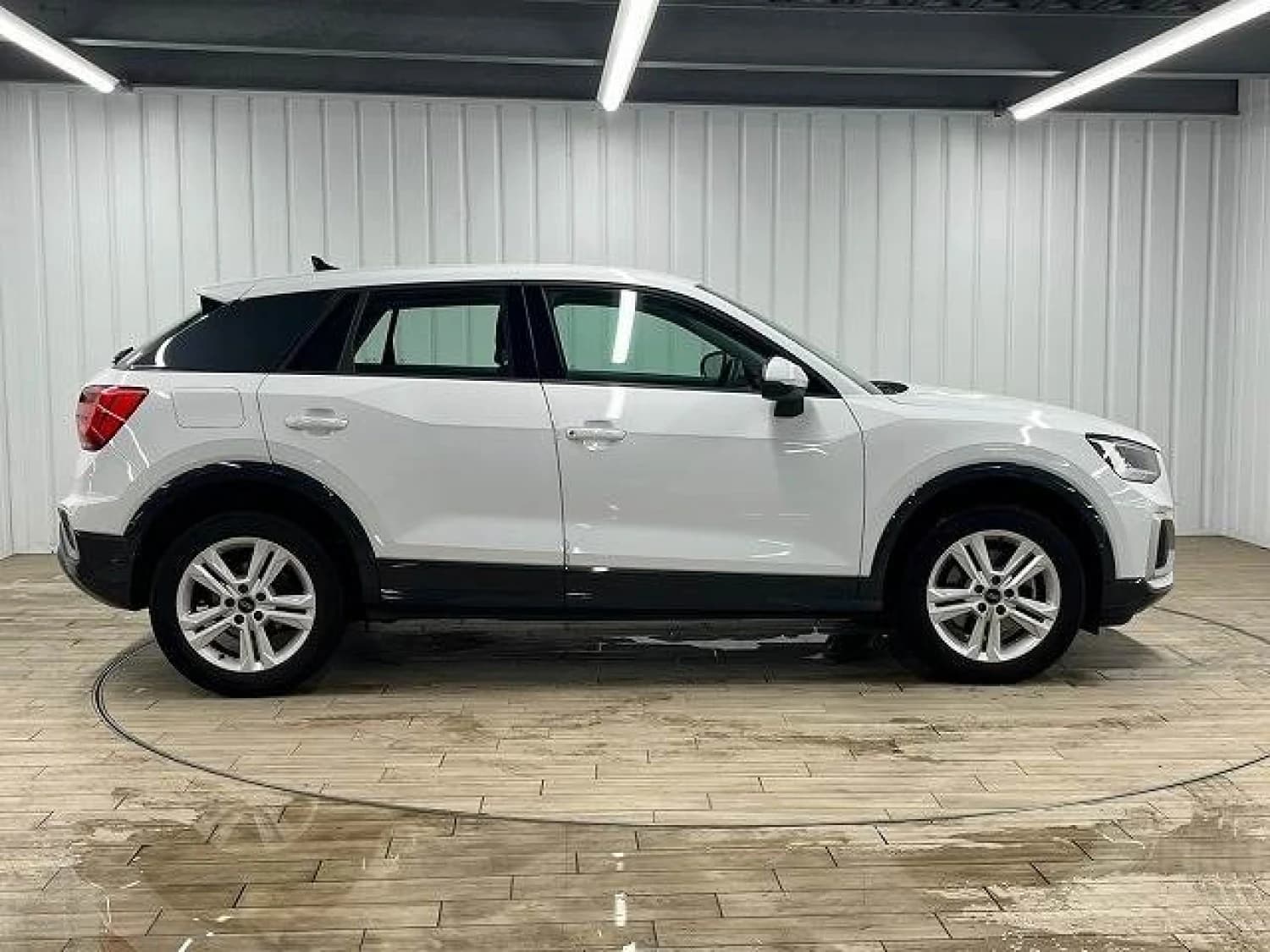 Audi Q2 TDI Advanced Turbo - фото 11