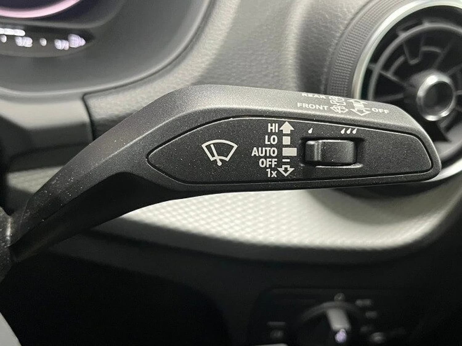 Audi Q2 TDI Advanced Turbo - фото 18