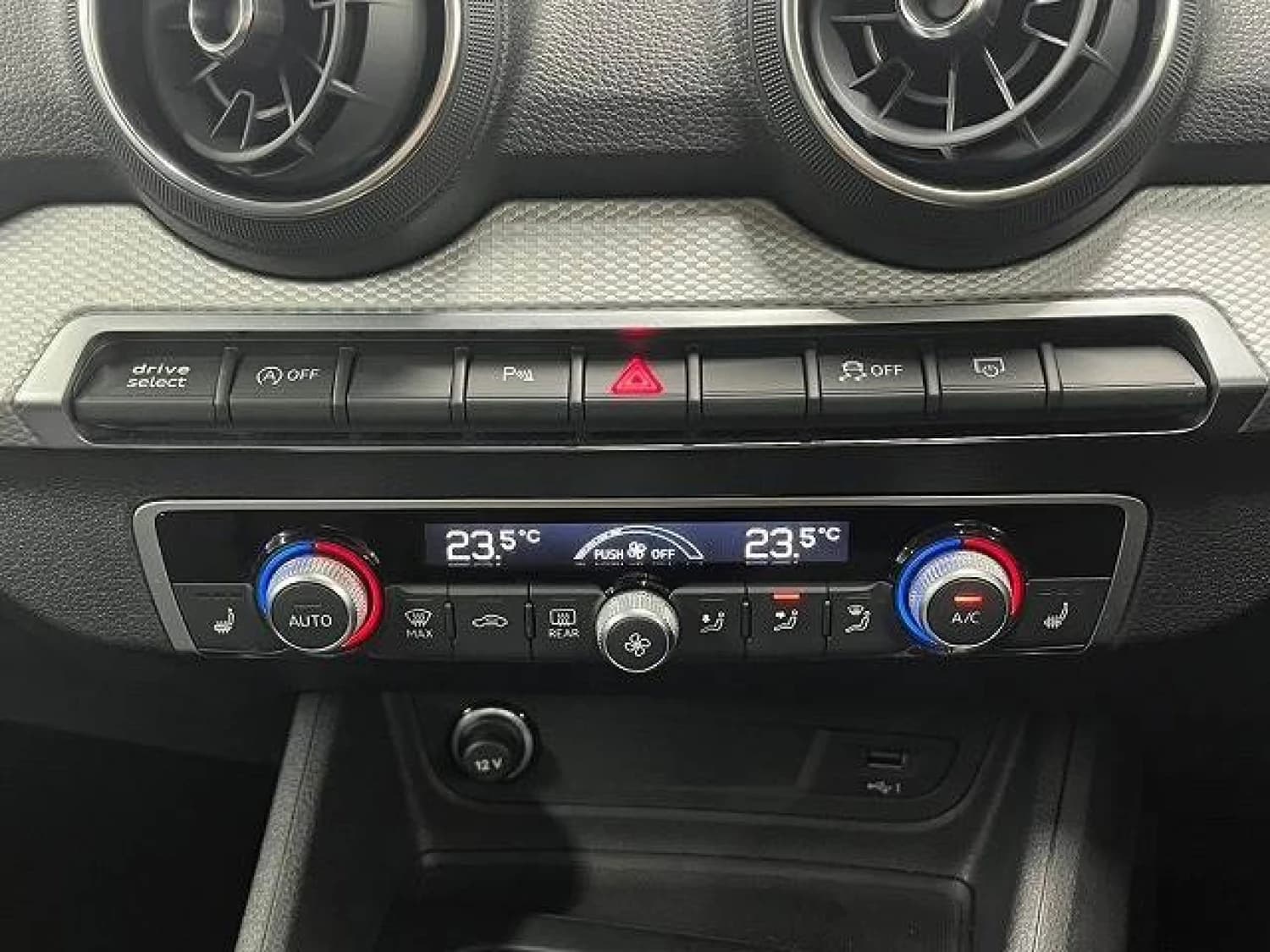 Audi Q2 TDI Advanced Turbo - фото 20