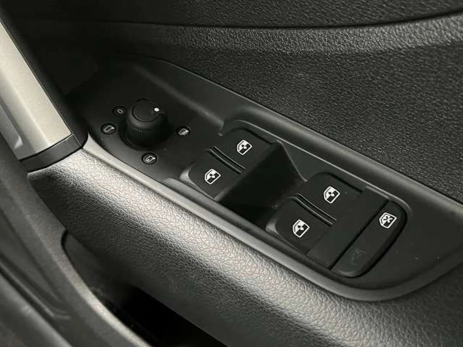 Audi Q2 TDI Advanced Turbo - фото 24