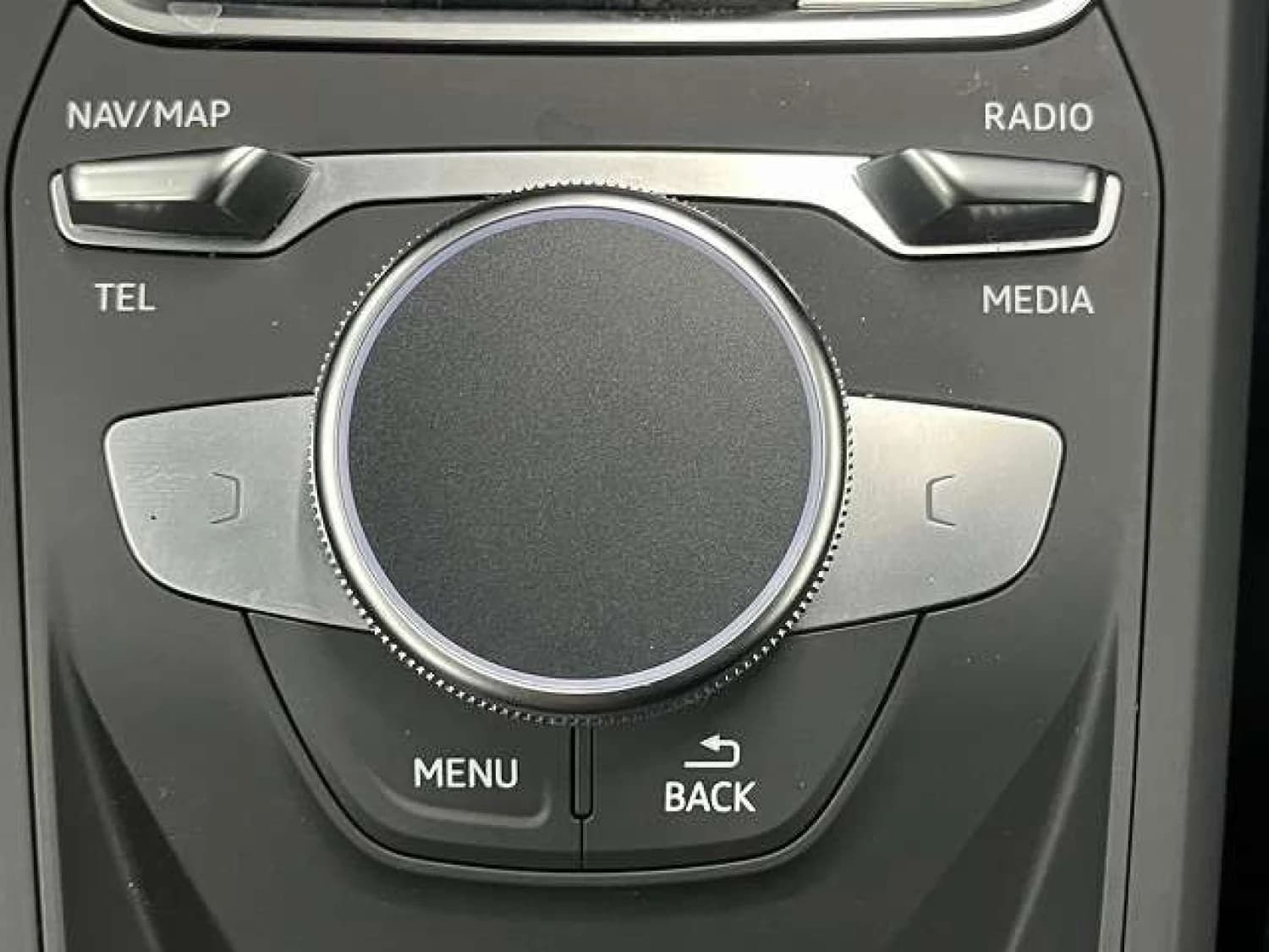 Audi Q2 TDI Advanced Turbo - фото 26