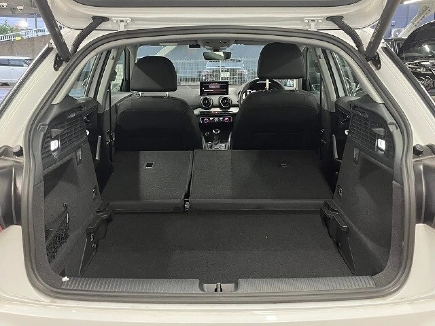 Audi Q2 TDI Advanced Turbo - фото 30