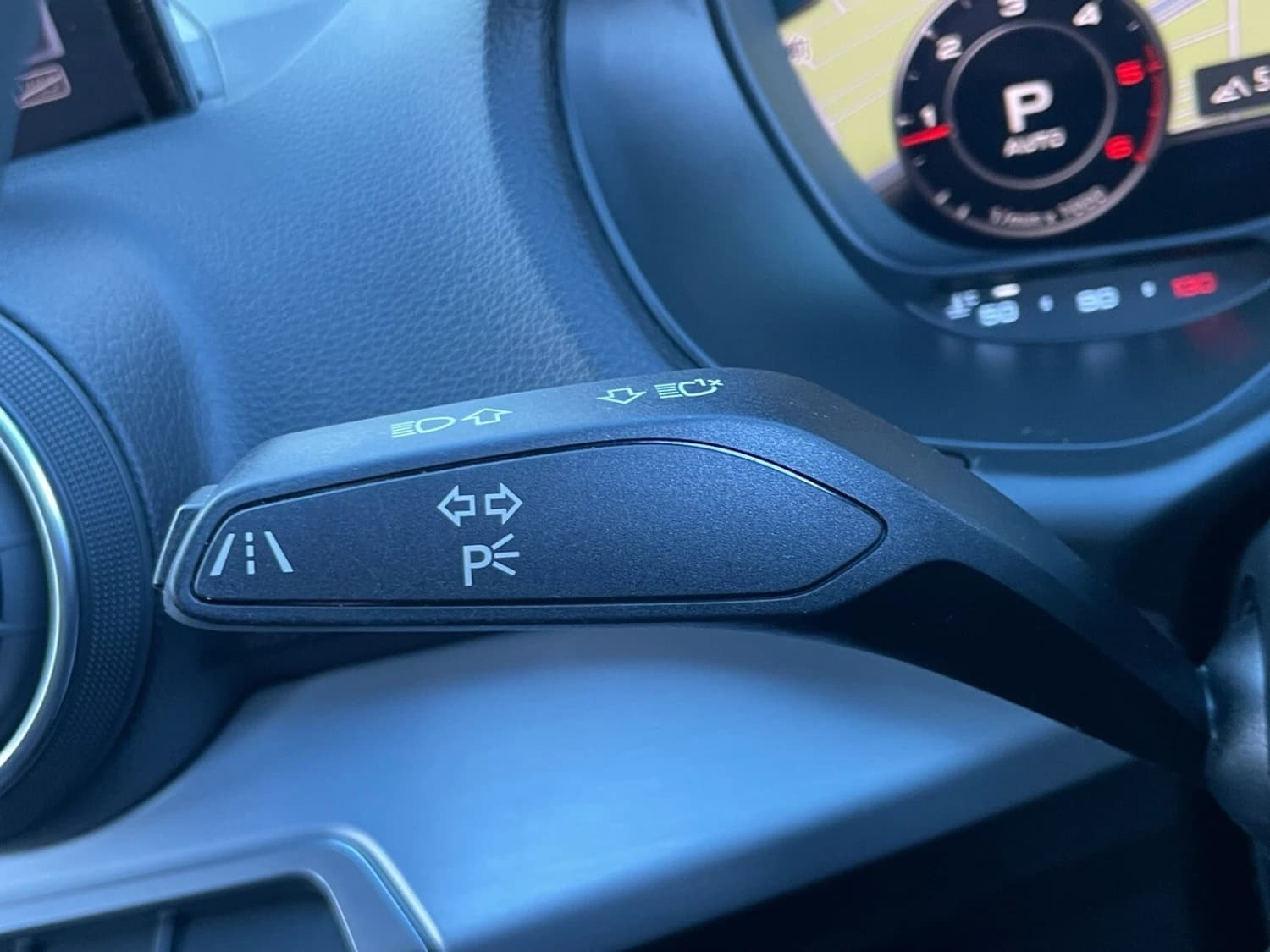 Audi Q2 TDI Sport Turbo - фото 16