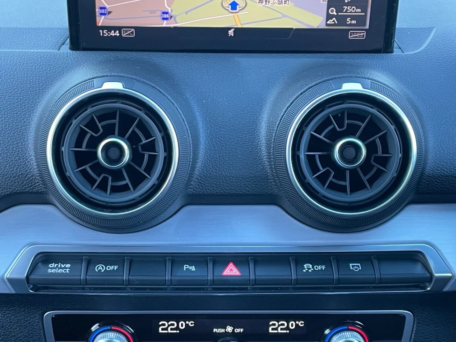 Audi Q2 TDI Sport Turbo - фото 21