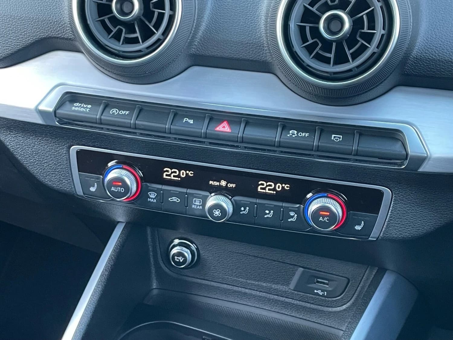 Audi Q2 TDI Sport Turbo - фото 22