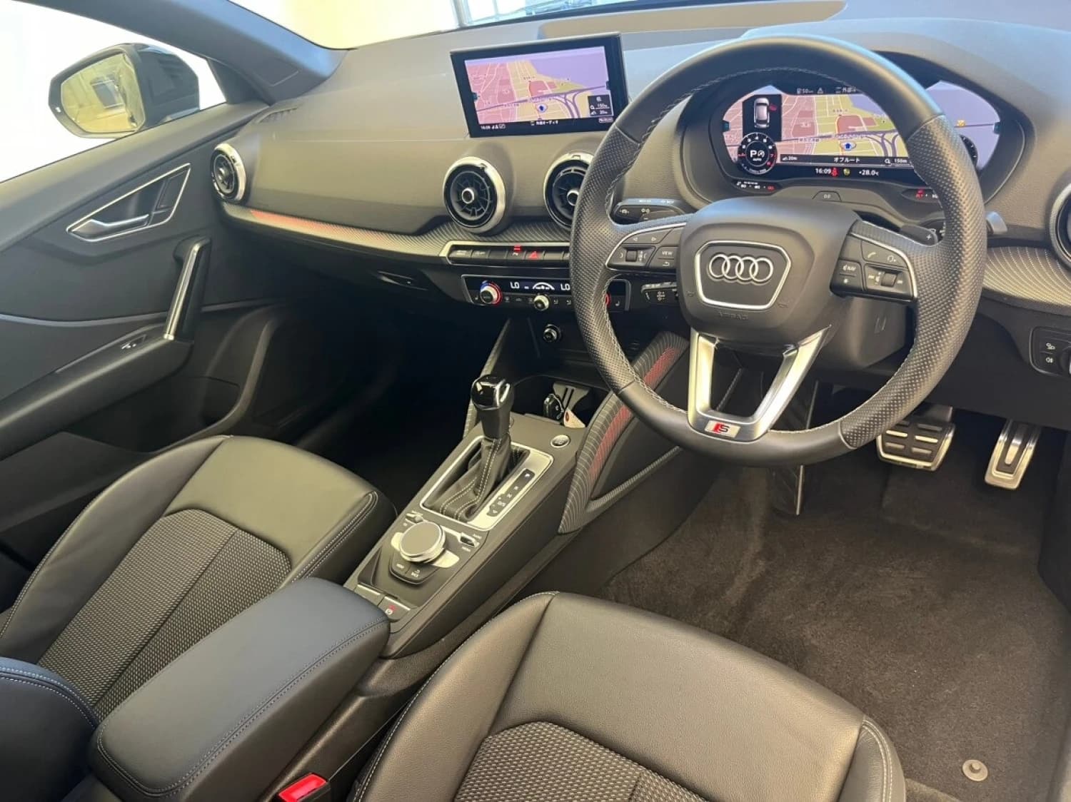 Audi Q2 35 TFSI S line - фото 9