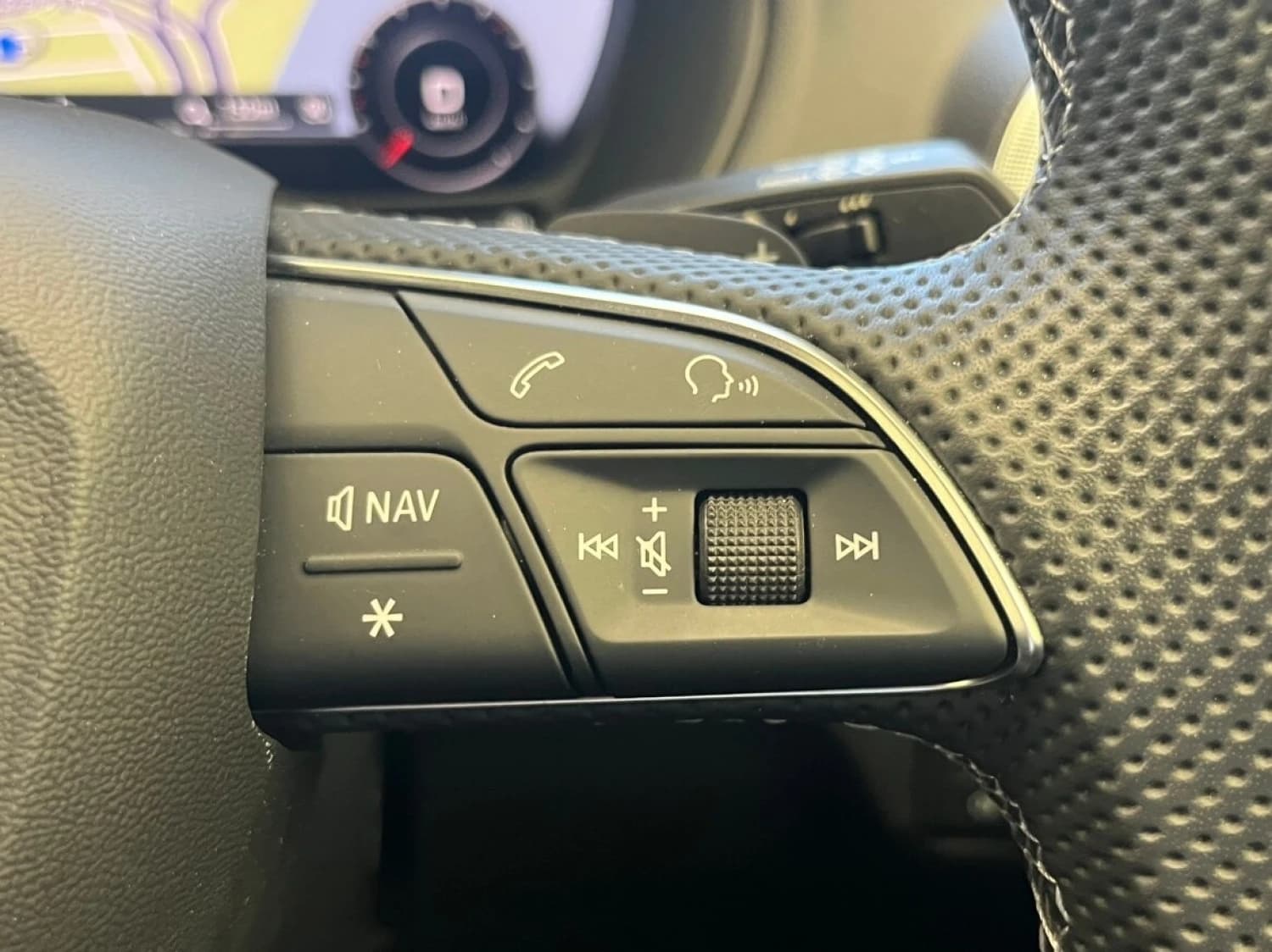 Audi Q2 35 TFSI S line - фото 11