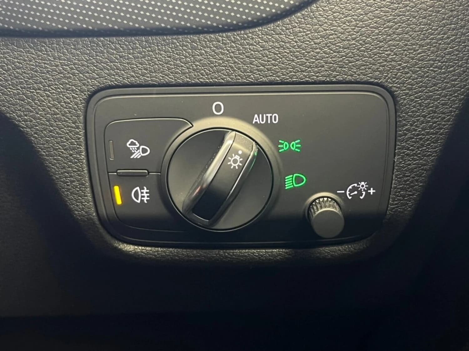 Audi Q2 35 TFSI S line - фото 16