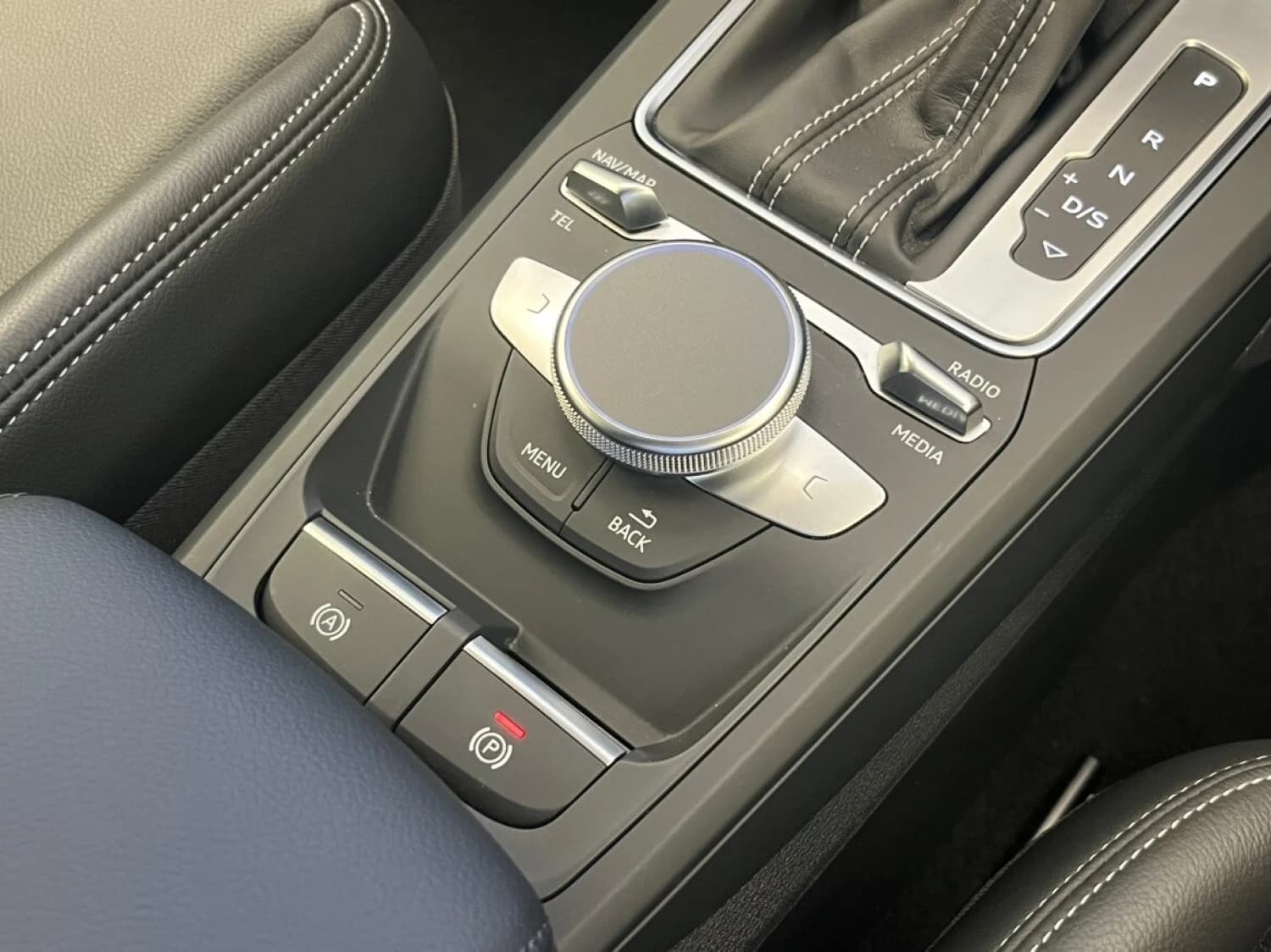 Audi Q2 35 TFSI S line - фото 18