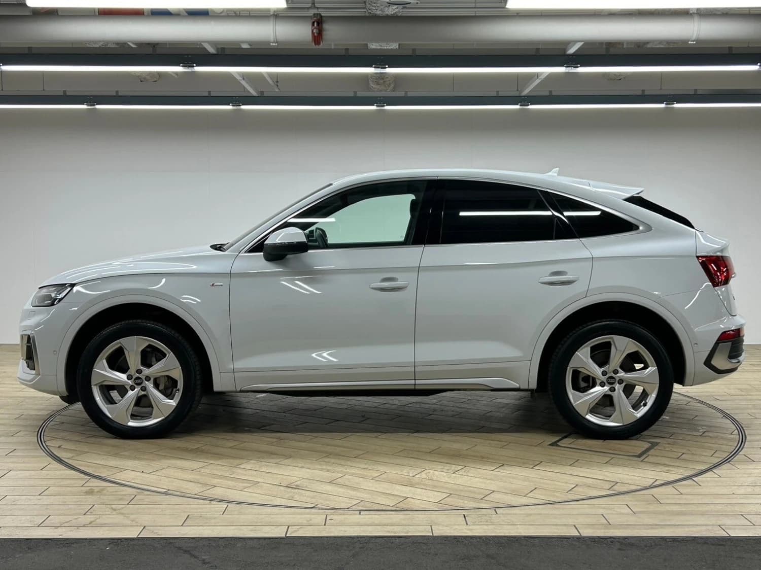 Audi Q5 Sportback 40 TDI quattro S line - фото 5