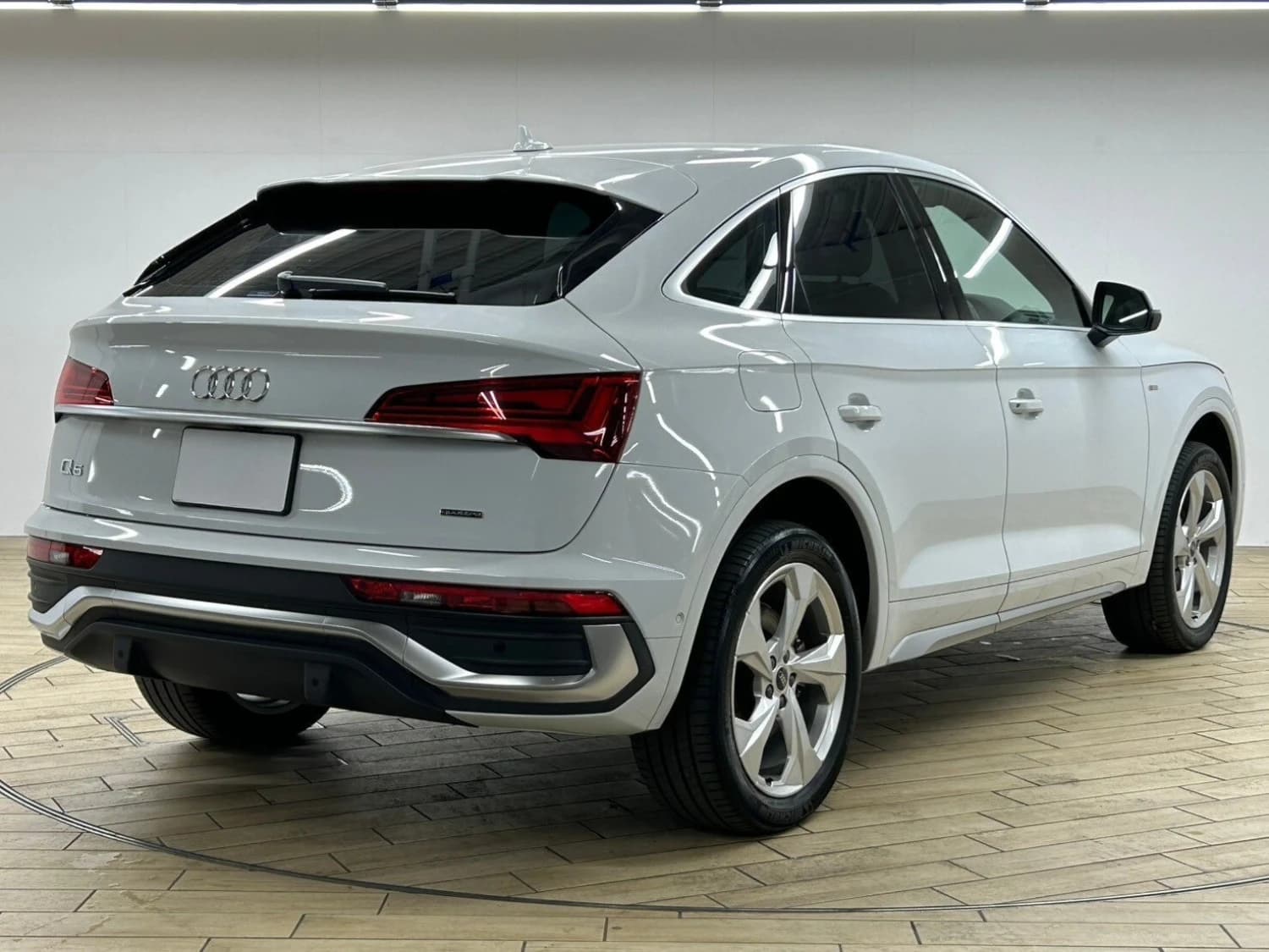Audi Q5 Sportback 40 TDI quattro S line - фото 8