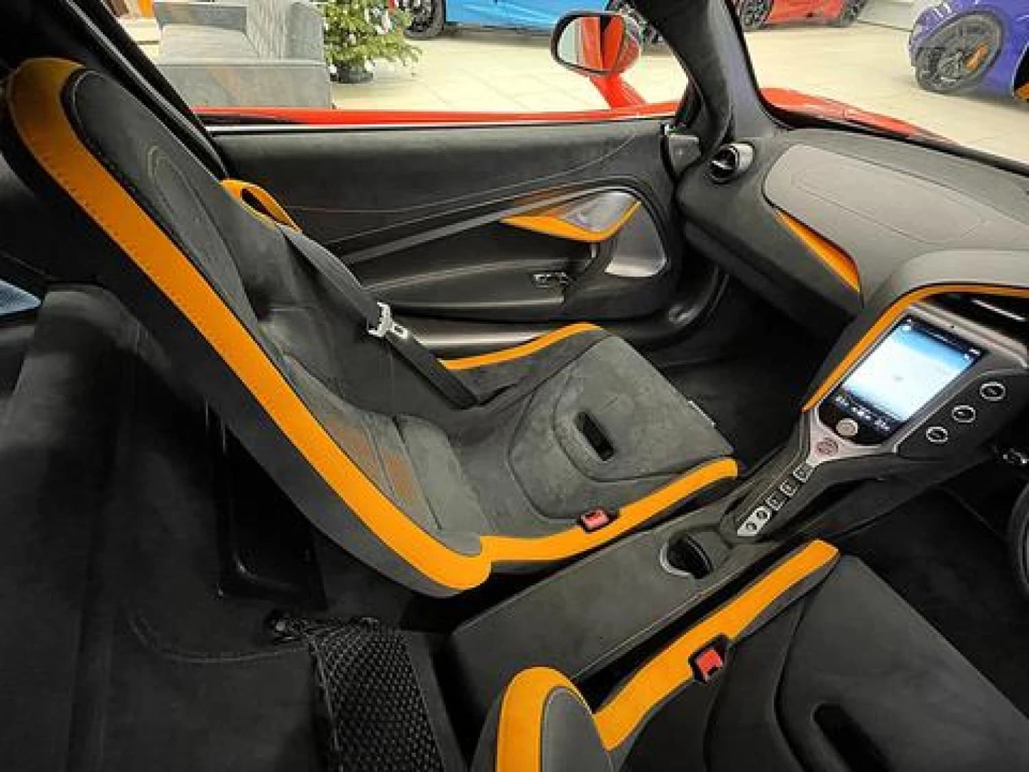 McLaren 750S - фото 11