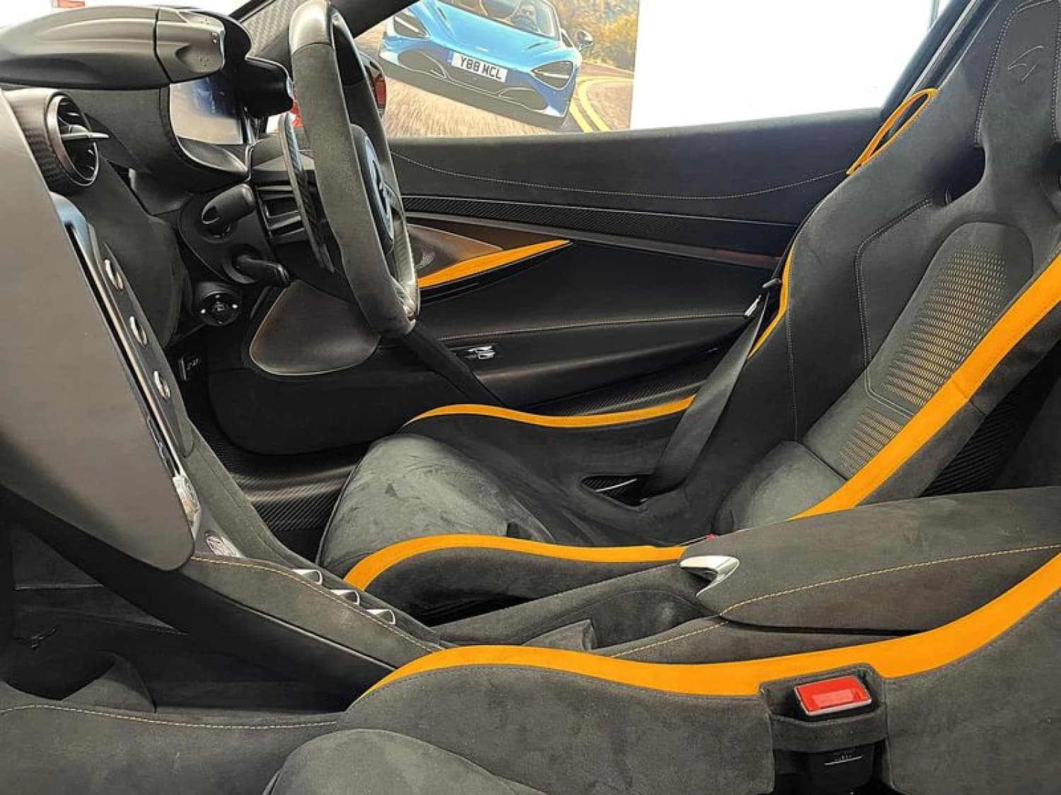 McLaren 750S - фото 12