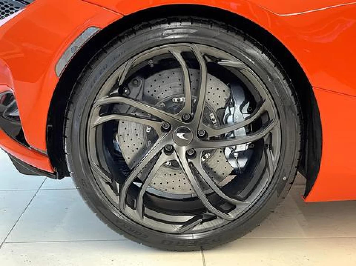 McLaren 750S - фото 33