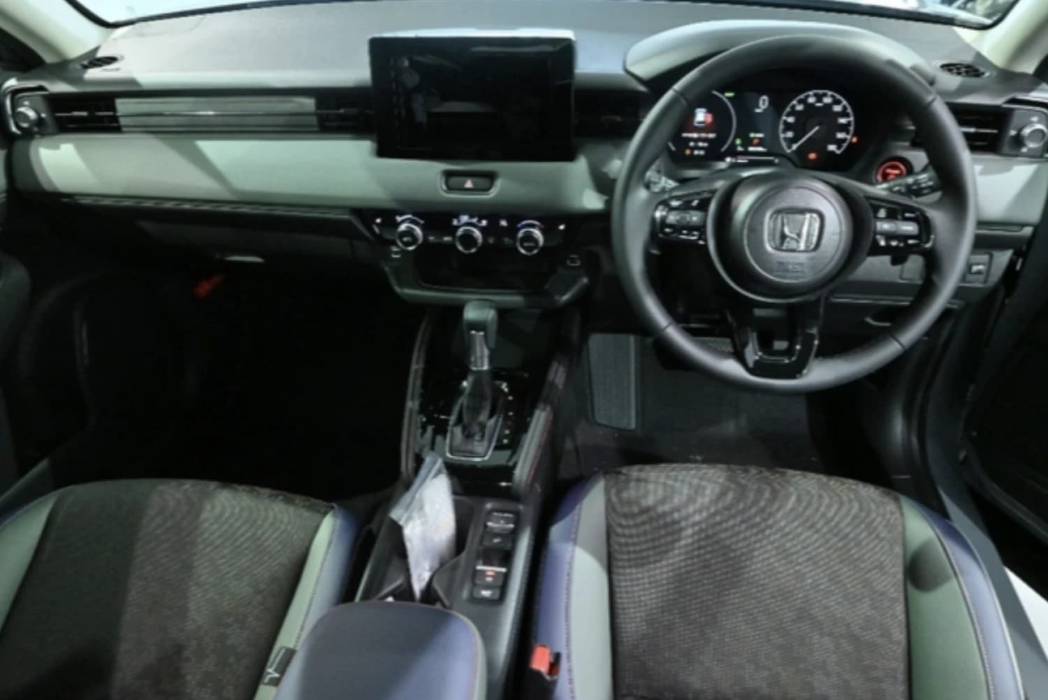 Honda Vezel e:HEV X 4WD - фото 2