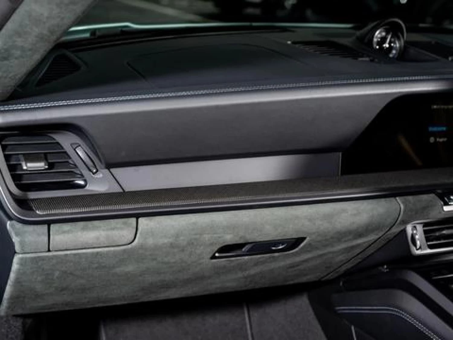 Porsche 911 T-Hybrid 992 Carrera GTS PDK - фото 24