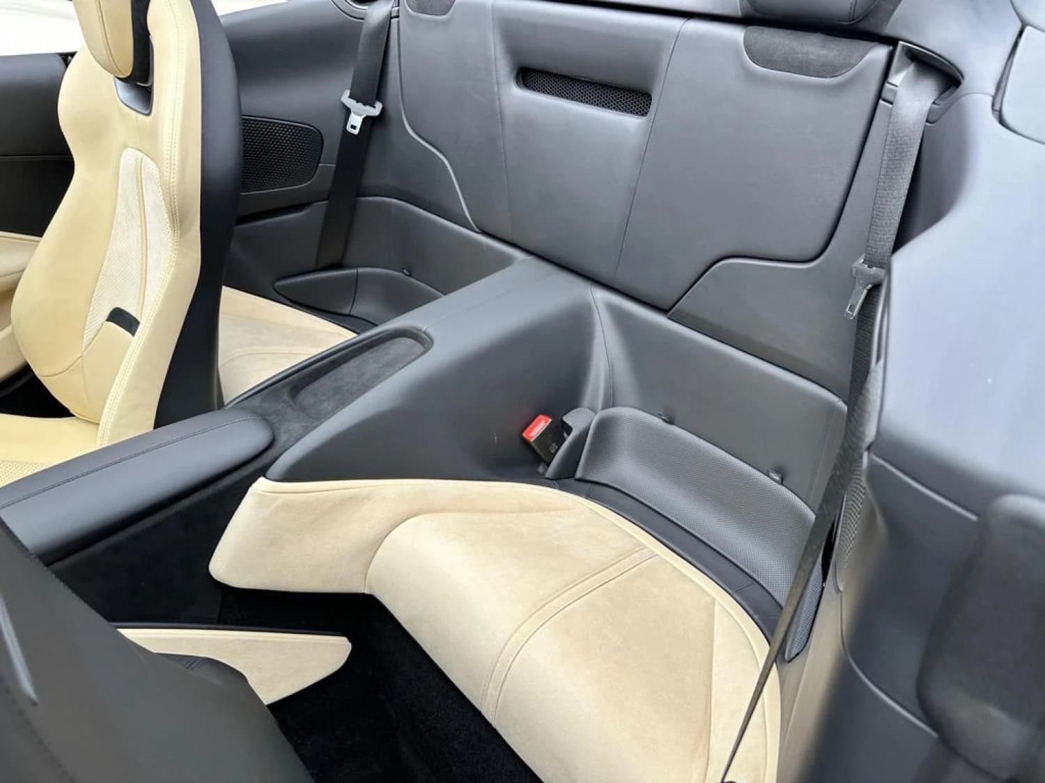 Ferrari Roma V8 Spider F1 DCT - фото 30